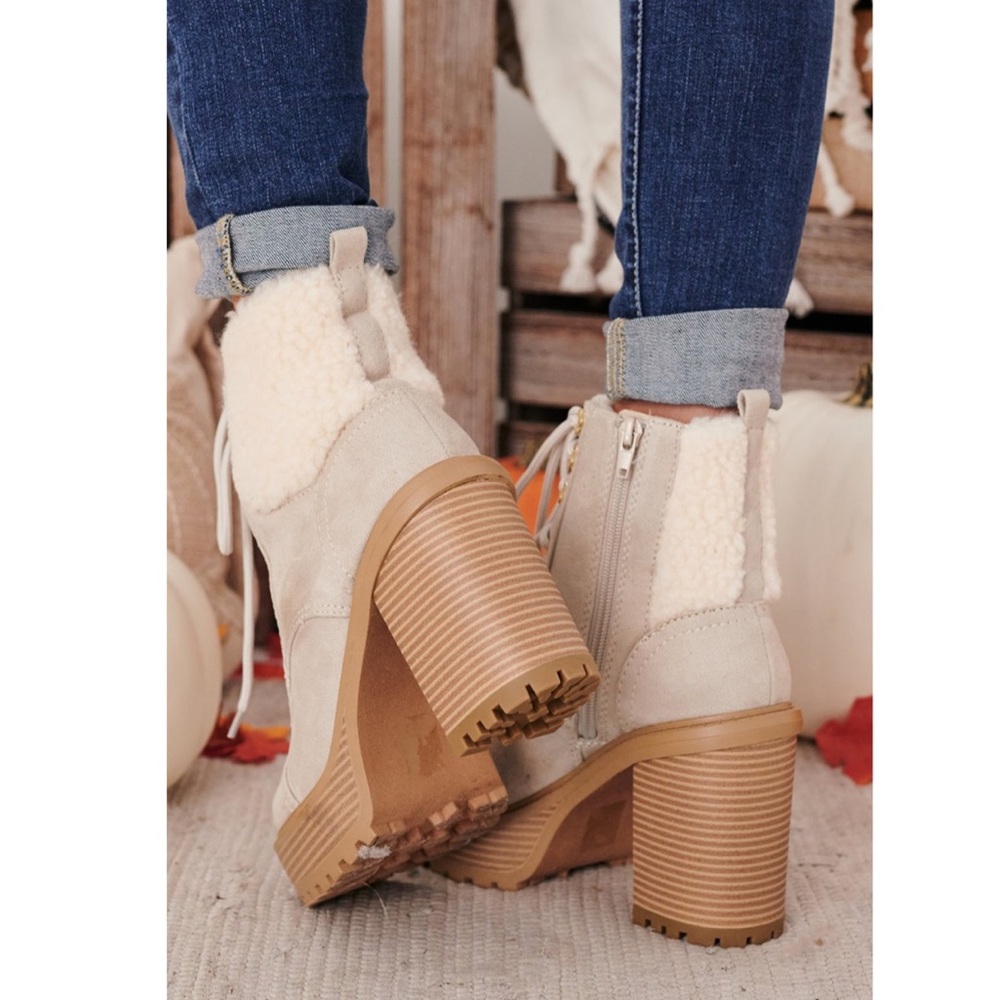 Natural fleece lined laced up bootie - Picture 4 of 8